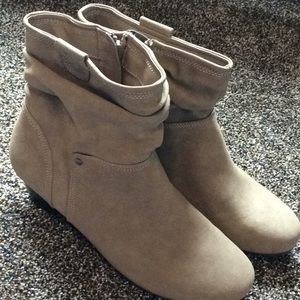 White Mountain Tan Ankle Boots